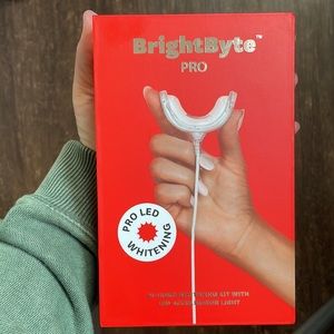 Byte at-home whitening kit with led accelerator